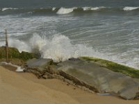 DH8004217  Les murs de soutènement n'ont pas résisté aux vagues