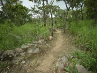 DH8005098  Ruines de cases d'un ancien village (utilisé pour se cacher)