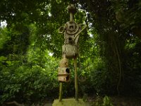 DH8004135  Représentation du croyant chrétien la journée et vaudou la nuit