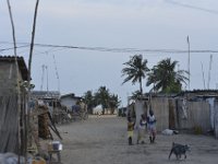 DH8003990  La plage aux abords de Cotonou