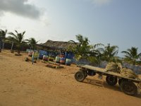 DH8004021  La plage aux abords de Cotonou