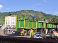 DH8005402  Au carrefour