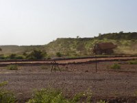 DH8006098  Camion transportant les restes de l'extraction (qui génèrent ces immences collines de terre)