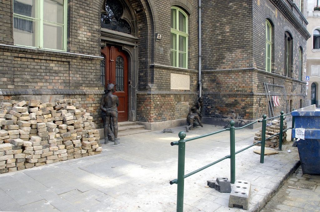 LesGarsdelaRuePaul_SzanyiPeter2007_DHA19342_modifie1.jpg - DHA
